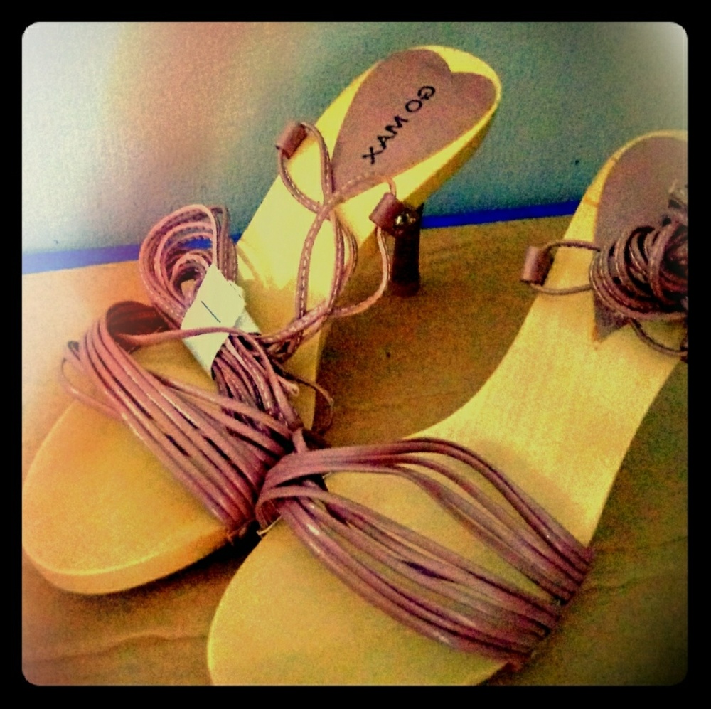 Size 7 Go Max heels